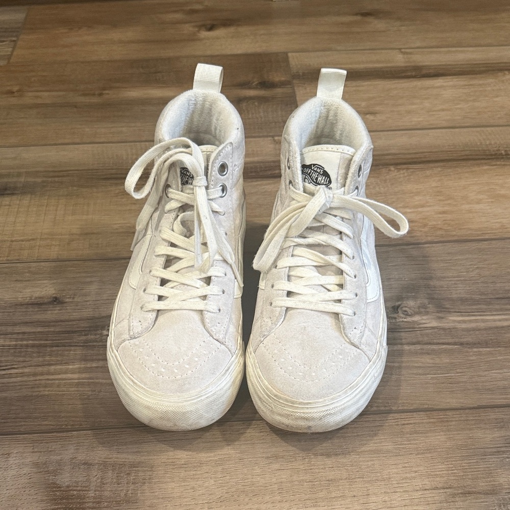 Women’s Cream Vans MTE